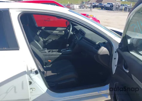 2019 Honda Civic Sport z USA, uszkodzony, nr VIN 19XFC2F8XKE026657